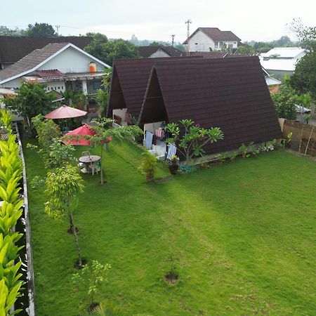 D' Carasti Bungalow Masbagik Exterior foto