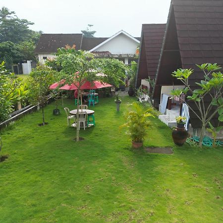 D' Carasti Bungalow Masbagik Exterior foto